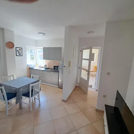 Petra Apartment *